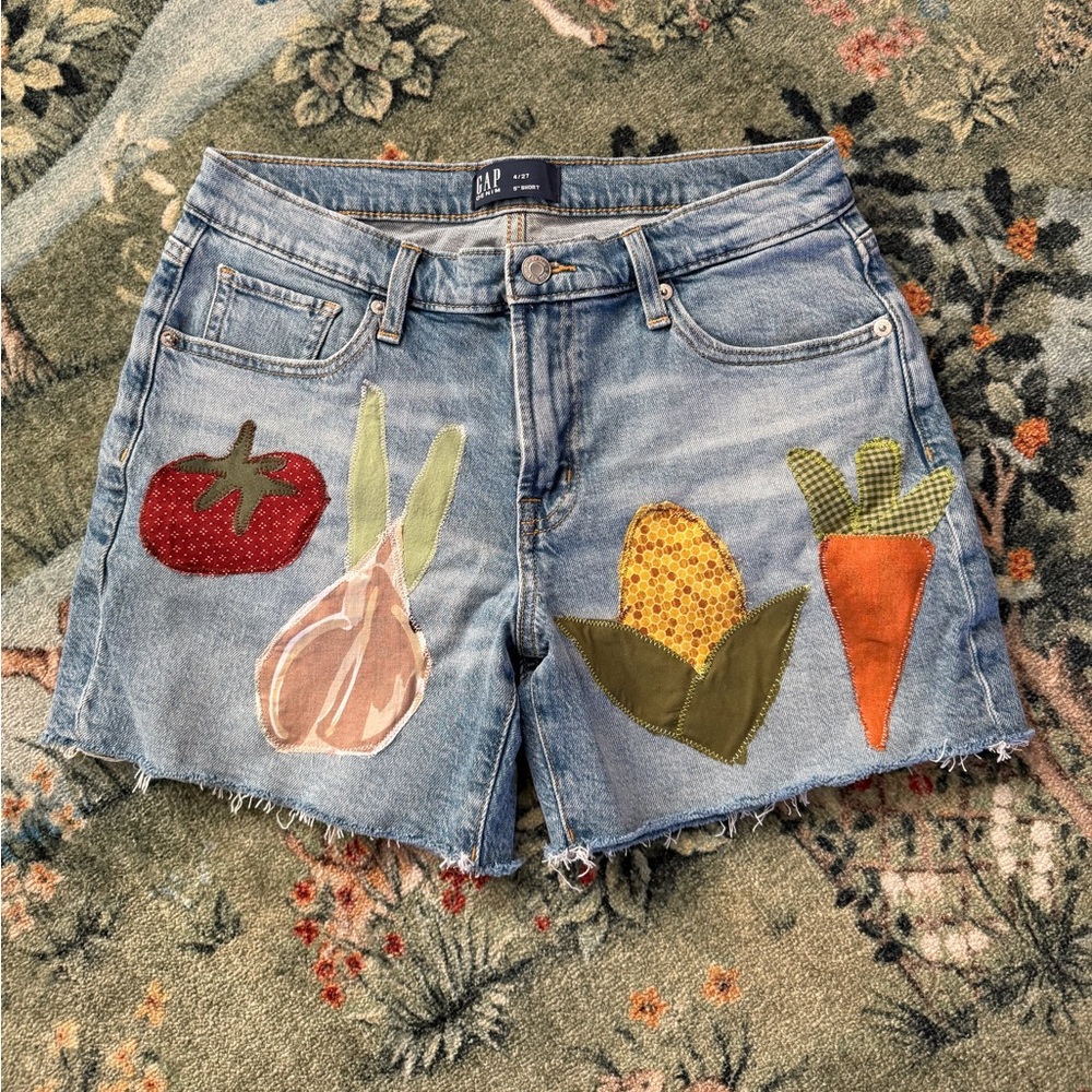 GAP Mid rise 5” Upcycled Denim Shorts Garden Vegetable